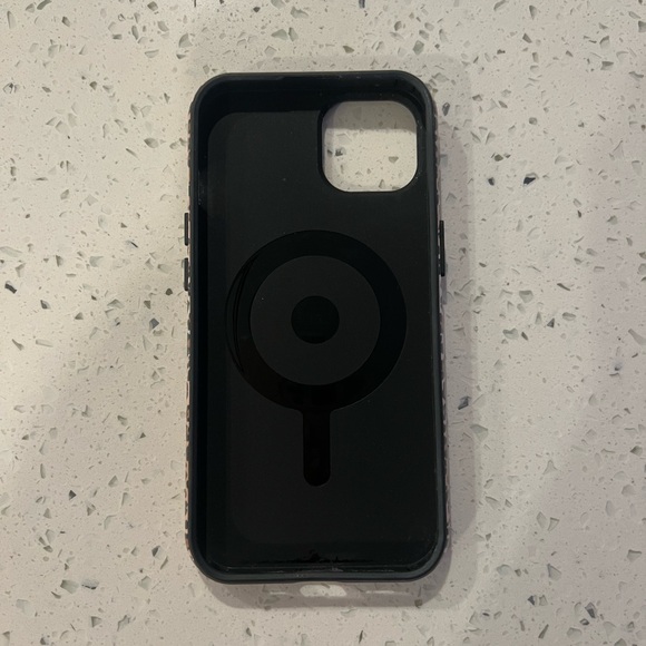 BLUNT Cases iPhone 13 case (MagSafe) - Picture 2 of 2